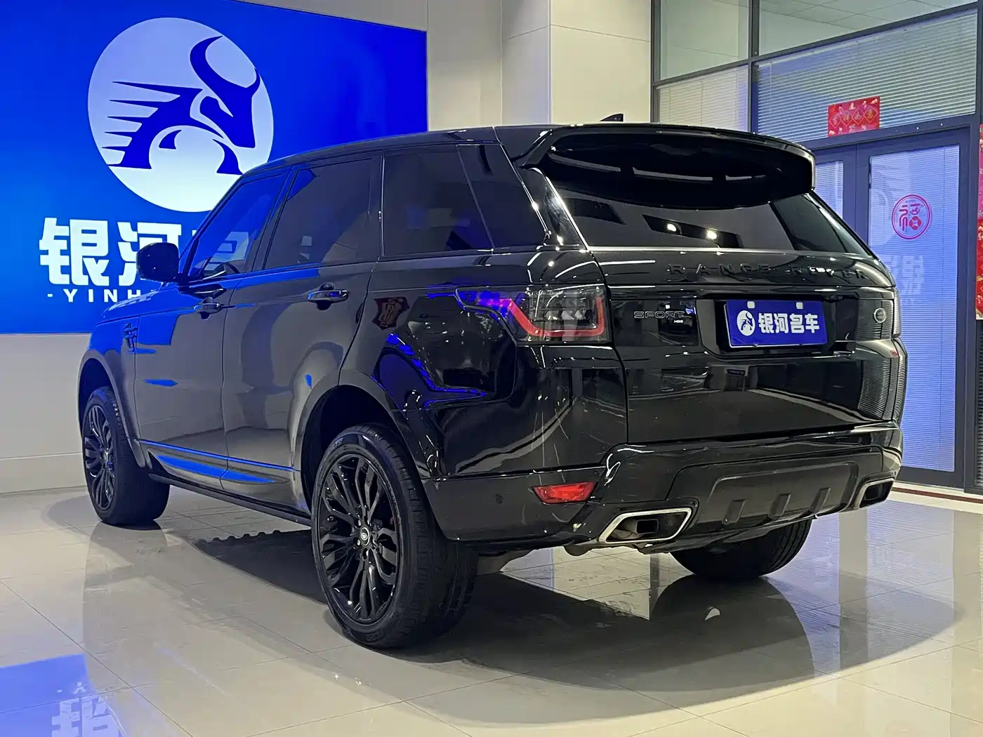 Land Rover Range Rover Sport 2021 3.0 L6 Gloss Black Edition фото 13