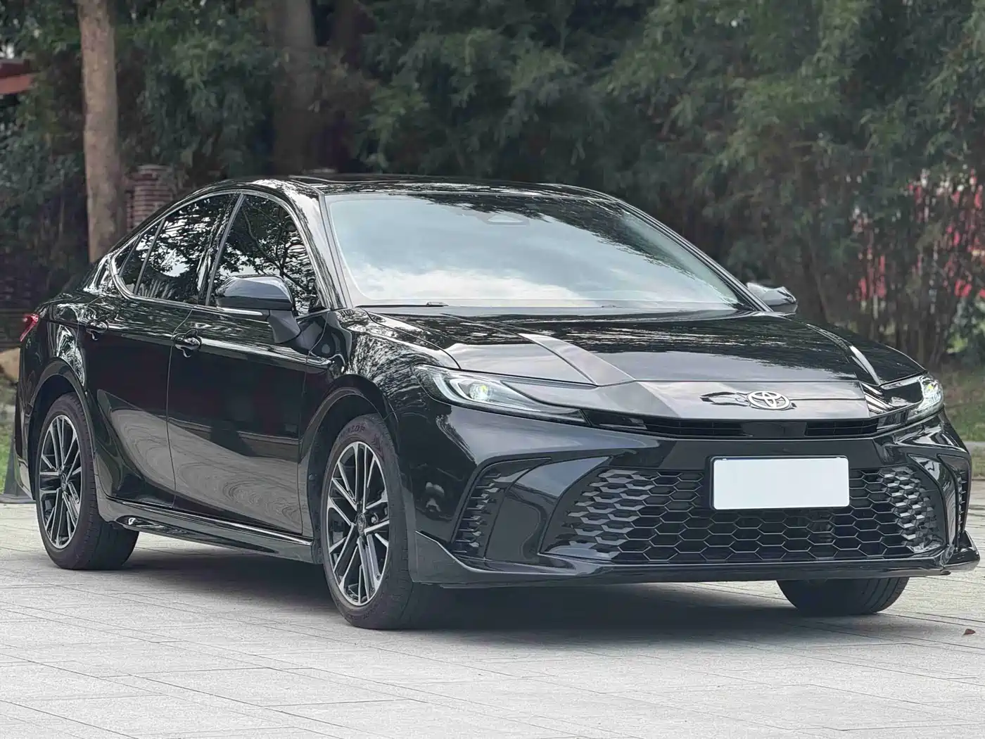 Toyota Camry 2026 Hybrid 2.0HSE Sport Lite Edition фото 3