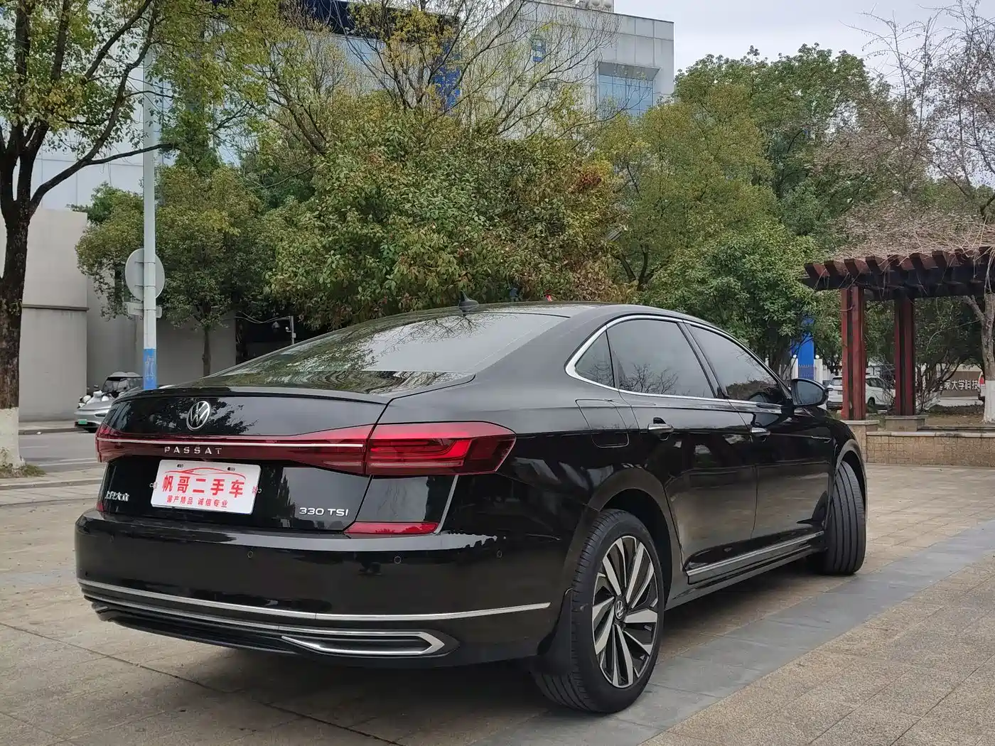 Volkswagen Passat 2022 330TSI Starlight Luxury Edition фото 5