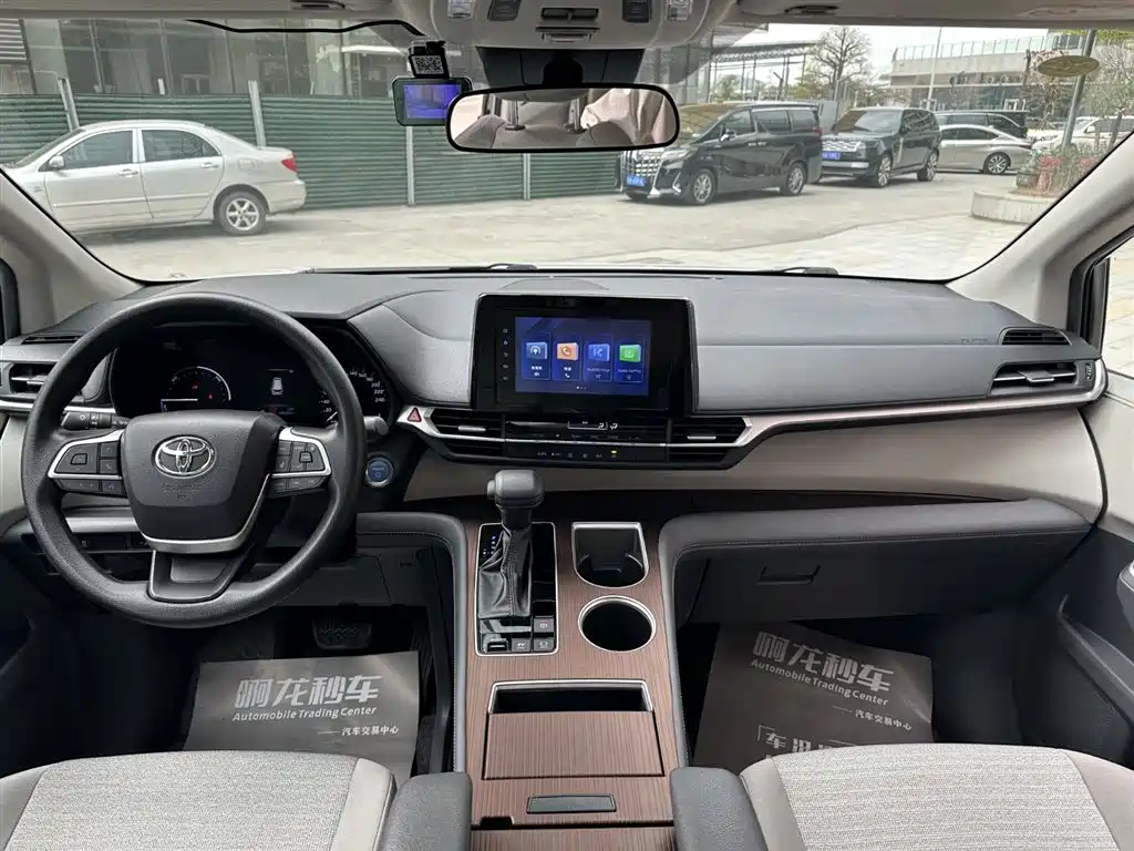 Toyota Sienna 2021 2.5L Hybrid Comfort Edition фото 10