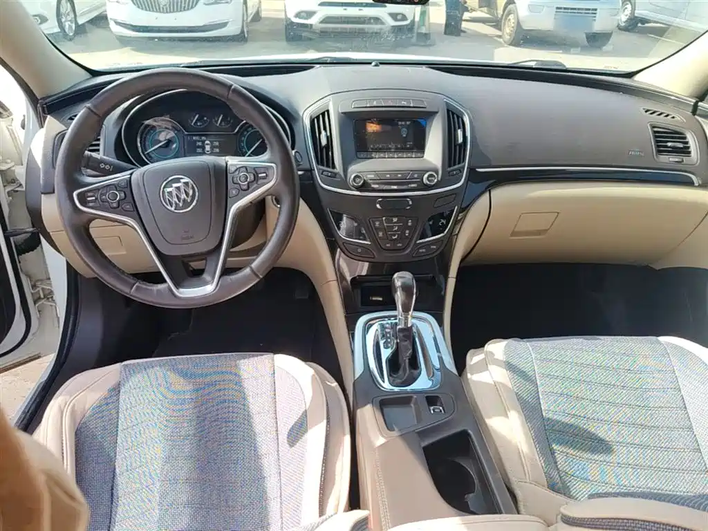 Buick Regal 2015 2.0L Elite Fashion Model фото 10