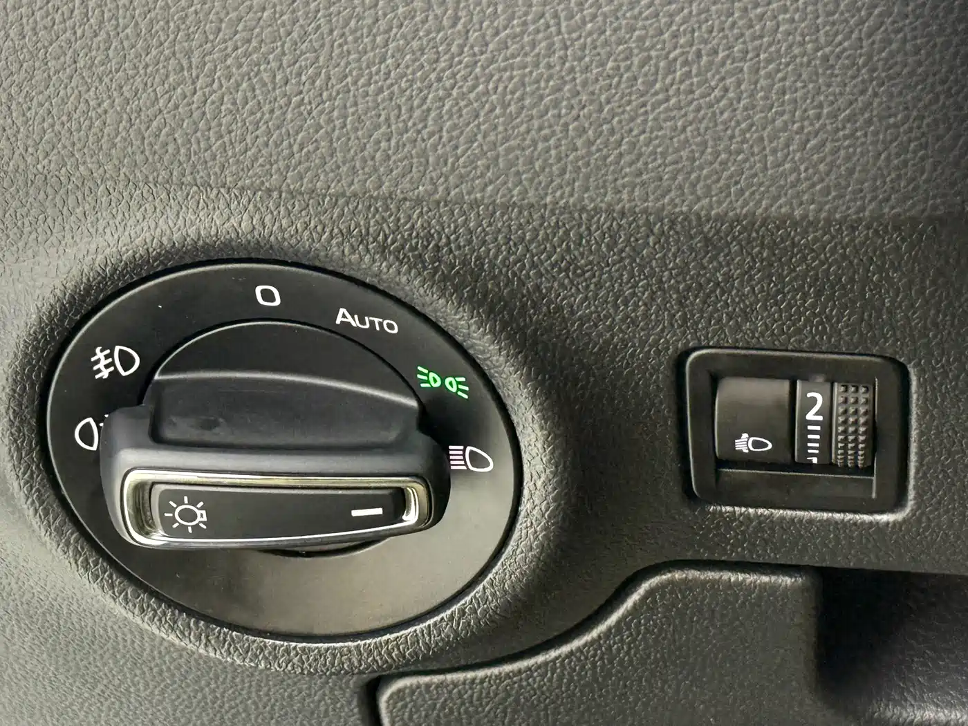 Škoda Karoq 2023 TSI280 Premium Edition фото 13