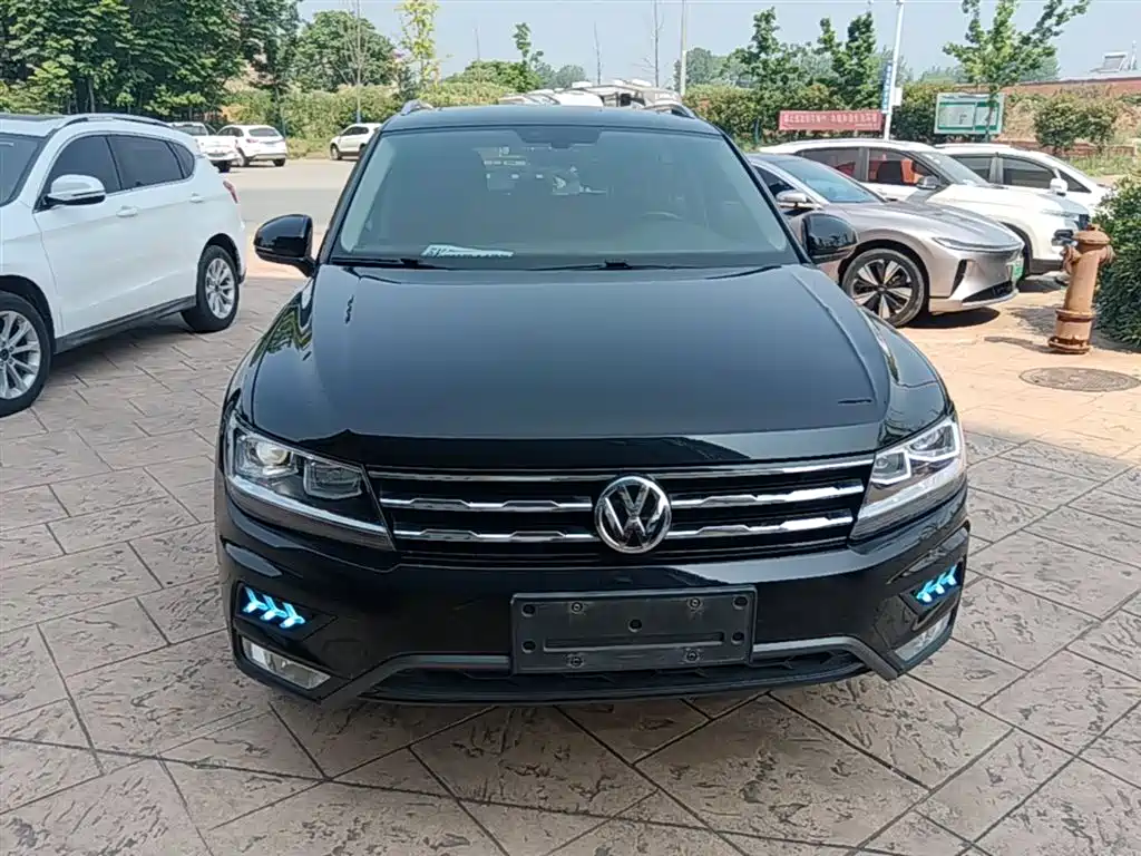 Volkswagen Tiguan L 2018 Facelift 330TSI Automatic 2WD Luxury Edition фото 3