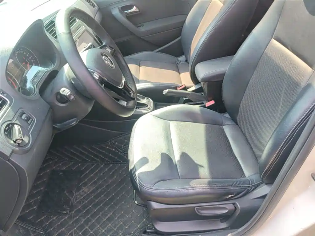 Volkswagen Polo 2016 1.6L Automatic Comfort фото 15