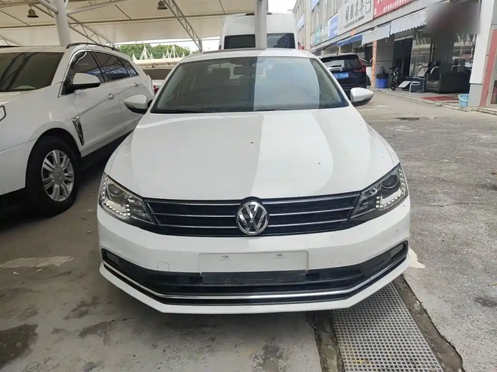 Volkswagen Sagitar 2015 230TSI Automatic Luxury фото 3