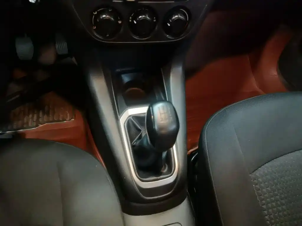 Peugeot 301 2014 1.6L Manual Comfort Edition фото 14