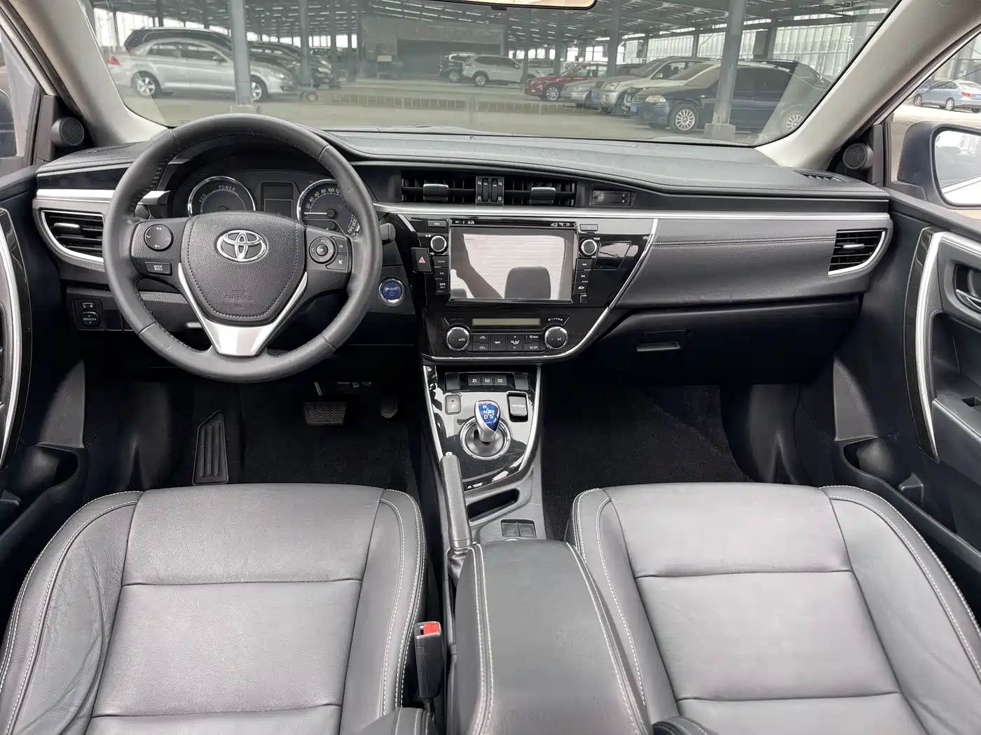 Toyota Corolla 2016 Dual Hybrid 1.8L E-CVT Elite Edition фото 5