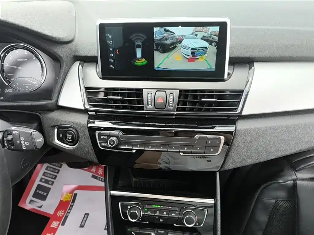BMW 2 Series Gran Tourer 2019 220i Leading фото 13