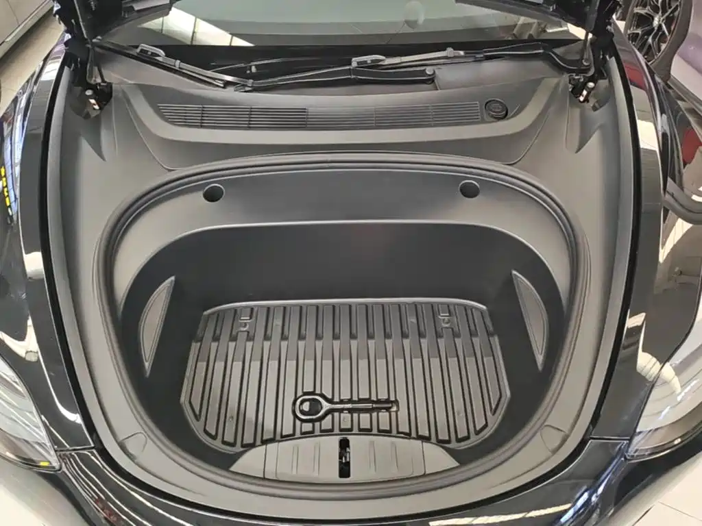 Фото 20 - Tesla Model 3