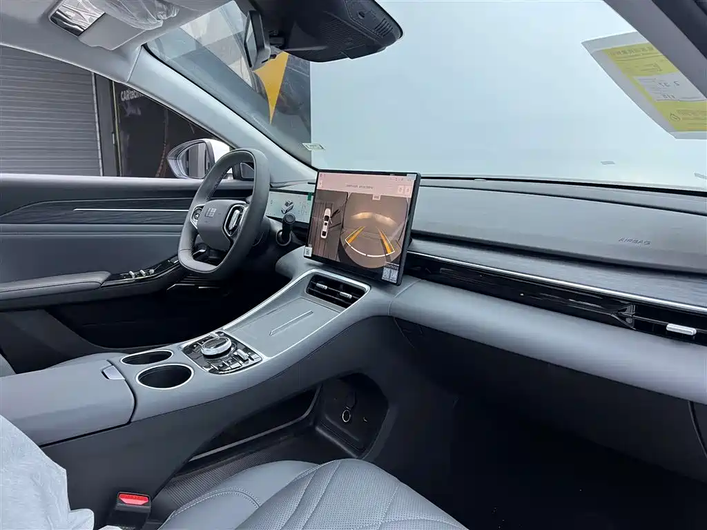 Geely Galaxy Galaxy L6 2025 EM-i 140km Explorer+ Edition фото 28