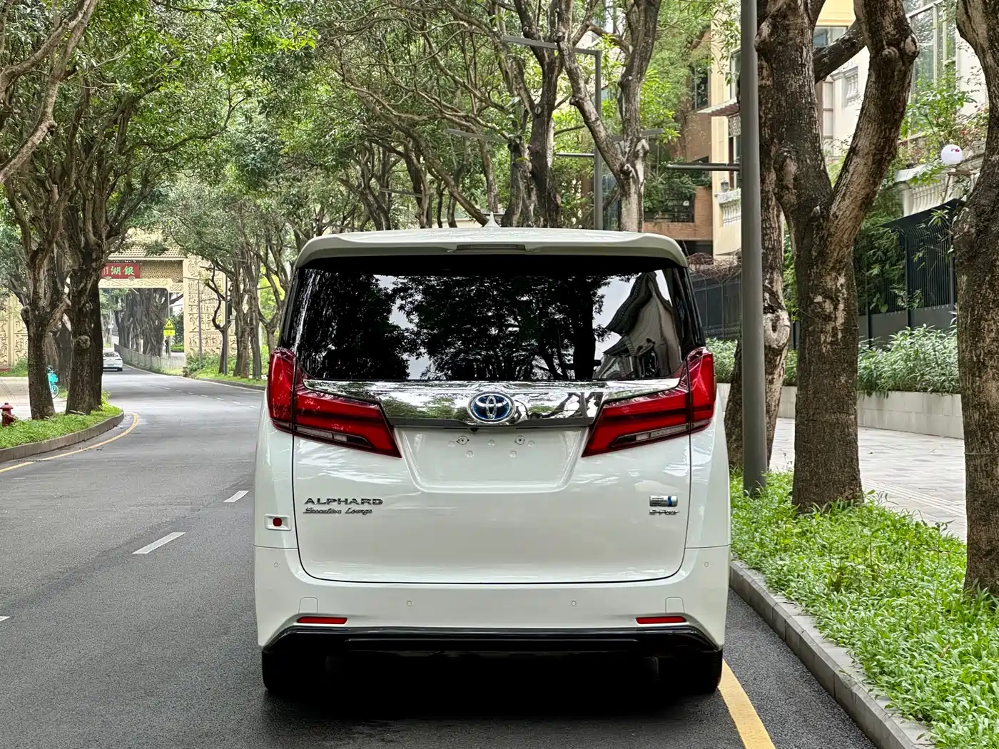 Toyota Alphard 2021 Hybrid 2.5L Premium фото 15