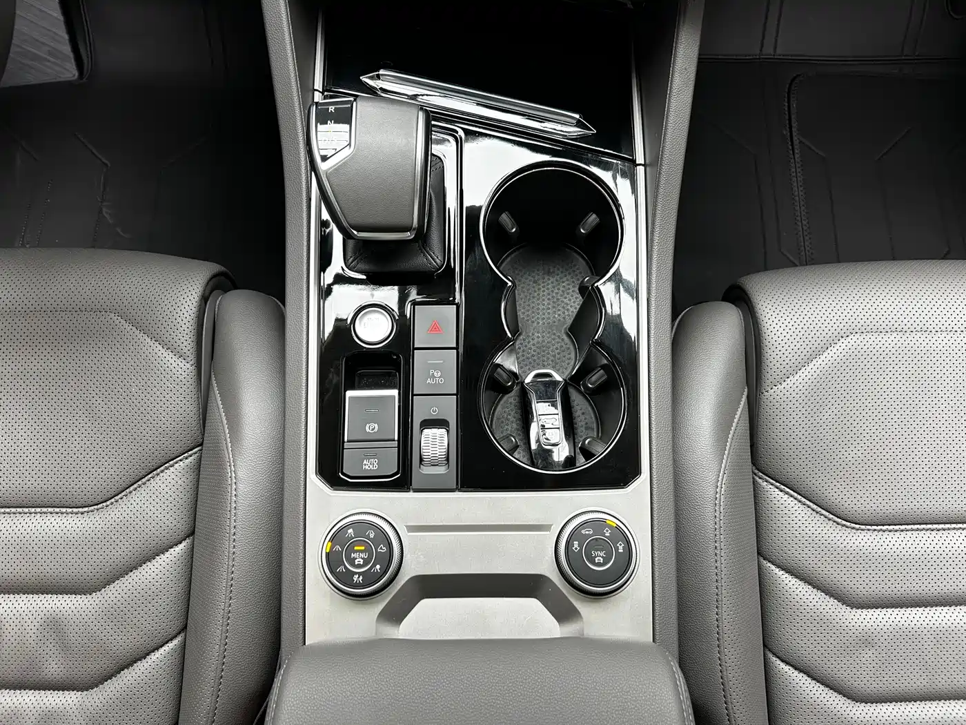 Volkswagen Touareg 2020 3.0TSI Enjoyment Edition China VI фото 16