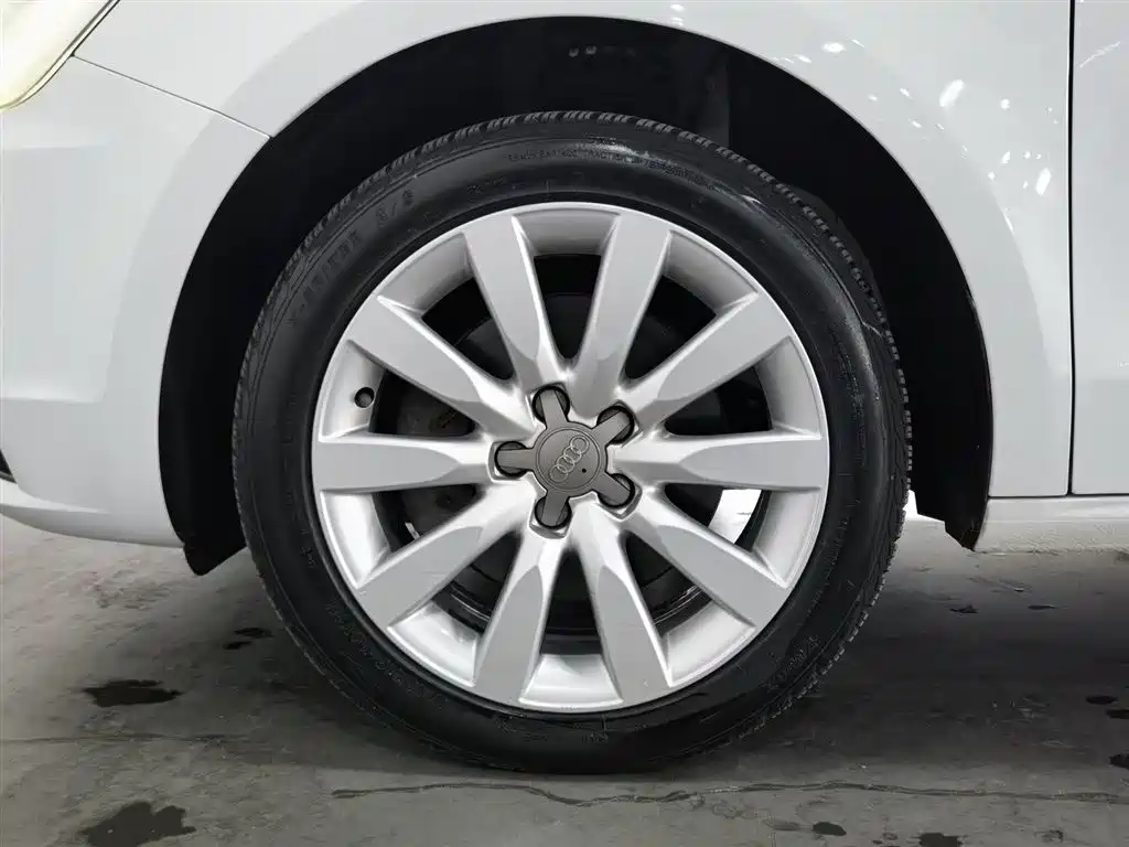 Audi A1 2014 30 TFSI Sportback Comfort фото 17