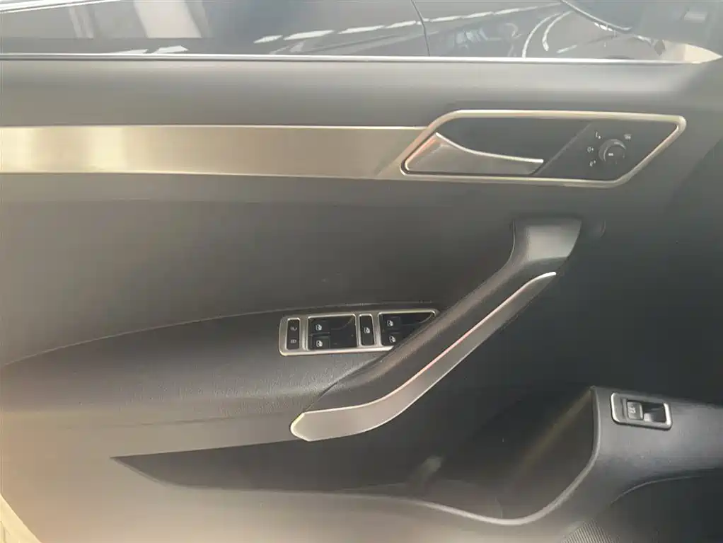 Volkswagen Jetta 2017 1.4L Manual Fashion фото 6