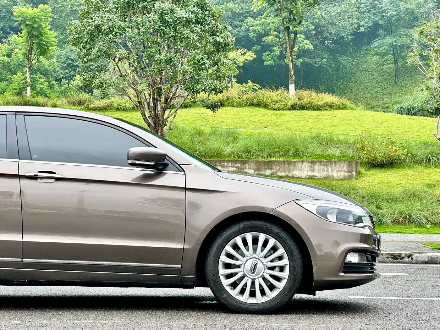 Qoros 3 2015 2014 Model Sedan 1.6T Automatic Premium