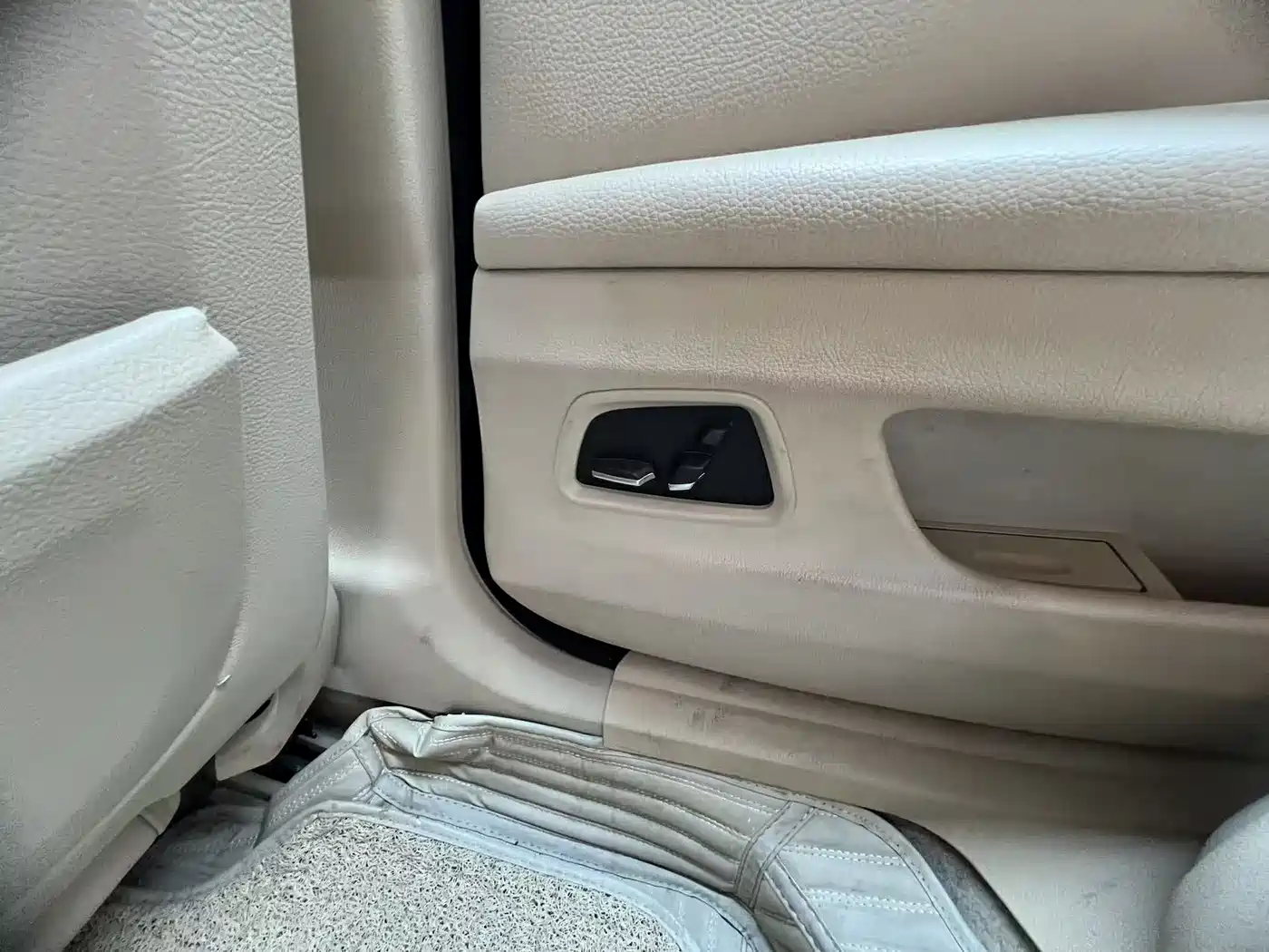 BMW 5 Series 2011 528Li Luxury фото 11
