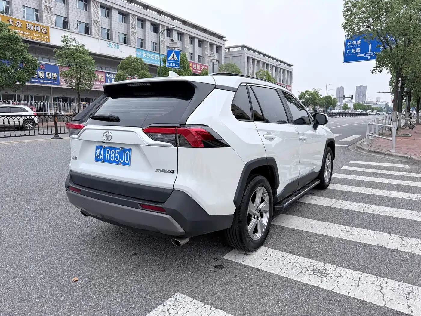 Toyota RAV4 Rongfang 2023 2.0L CVT 2WD Fashion Edition фото 5