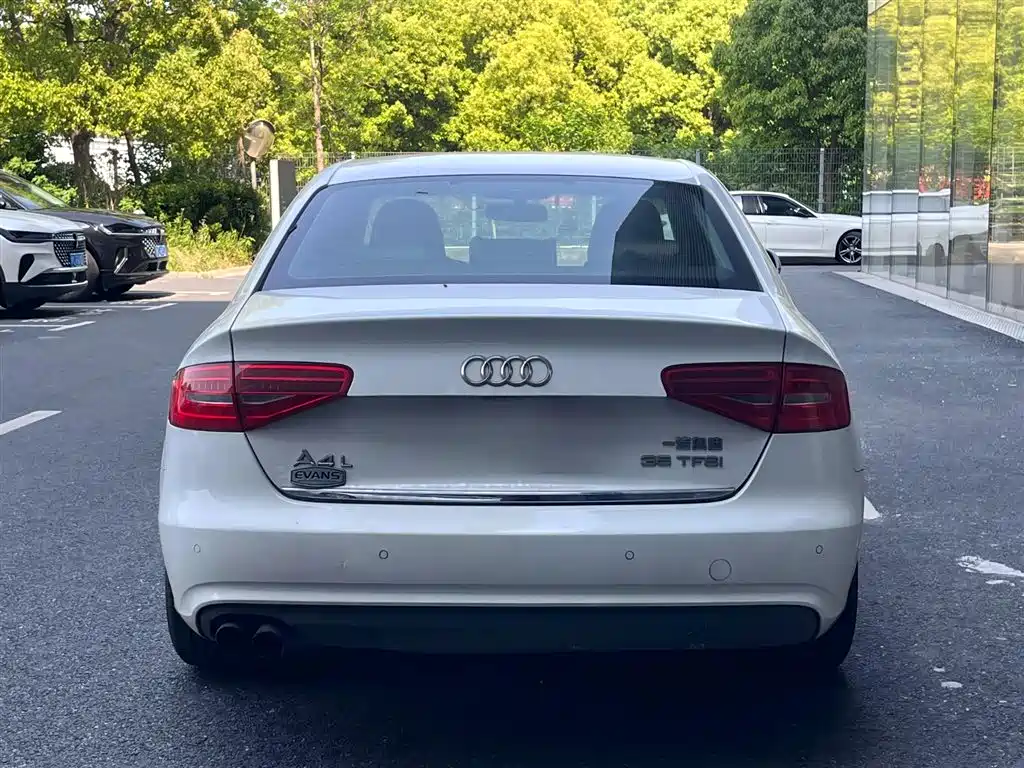 Audi A4L 2015 35 TFSI Auto Standard фото 3