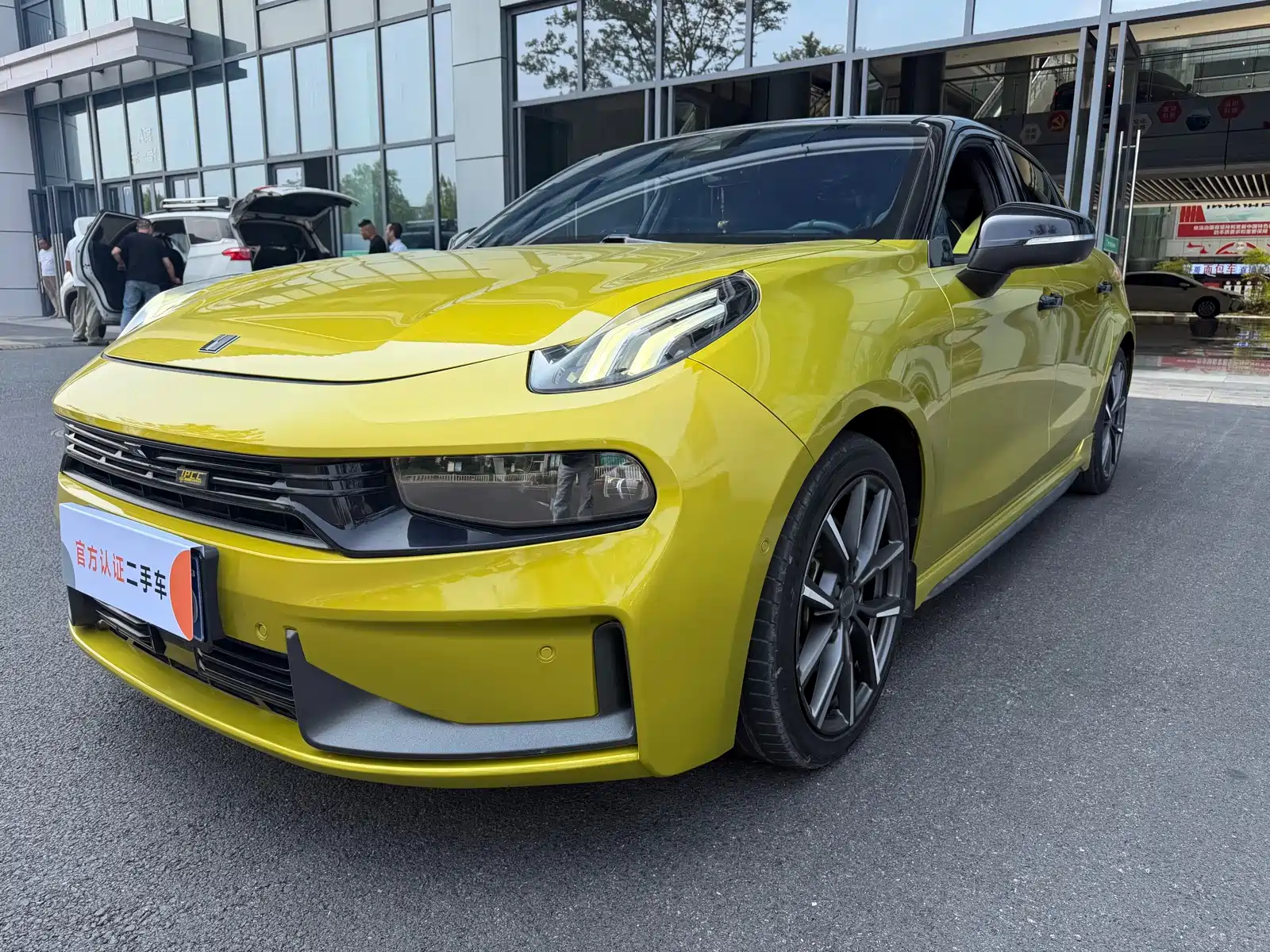 Фото 1 - Lynk & Co 03