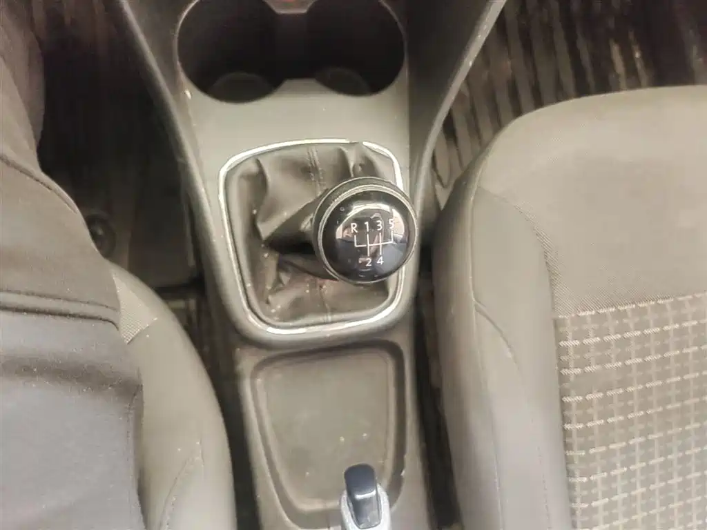 Volkswagen Polo 2014 1.6L Manual Comfort Edition фото 14