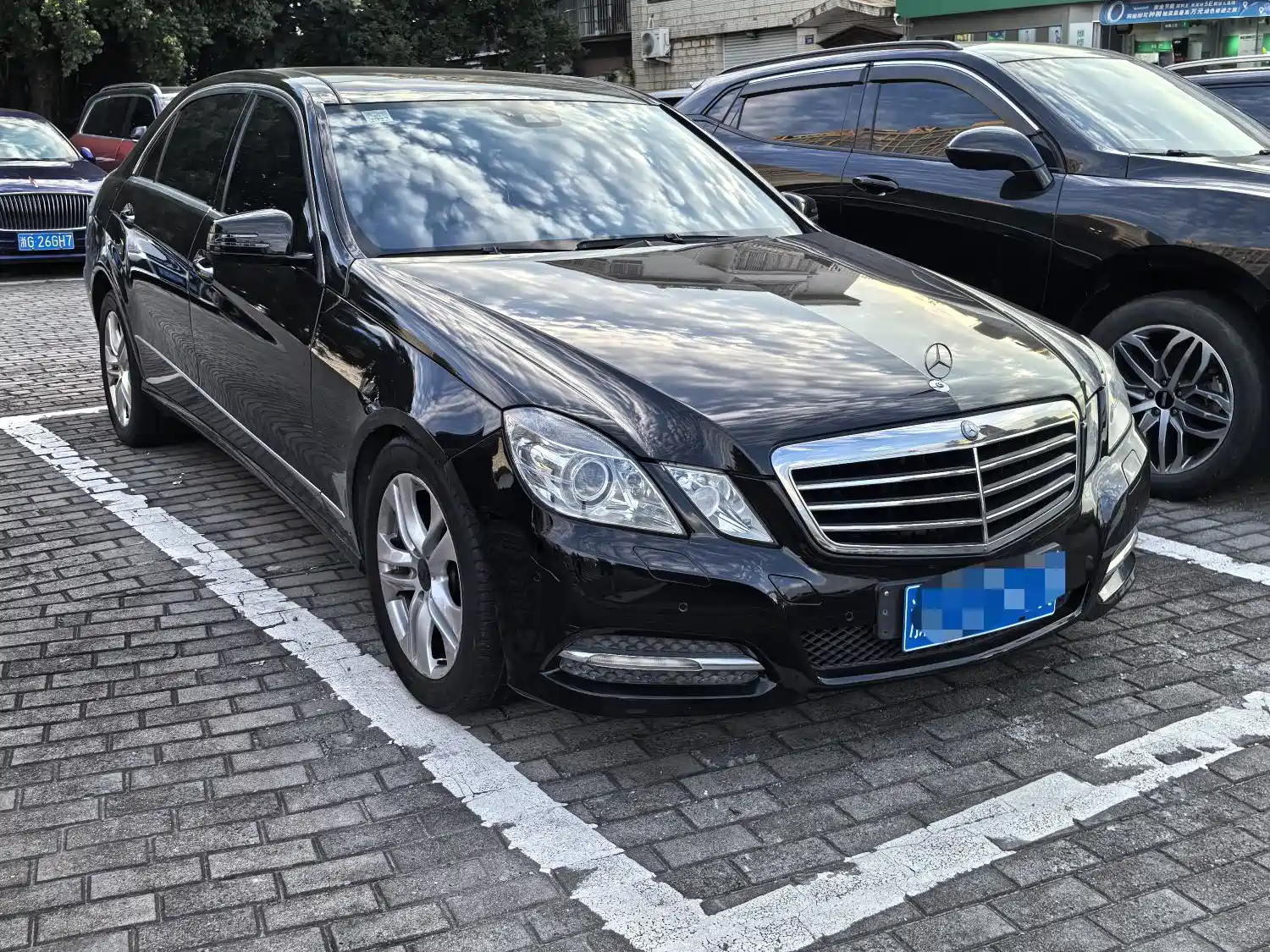 Photo 3 - Mercedes-Benz E-Class