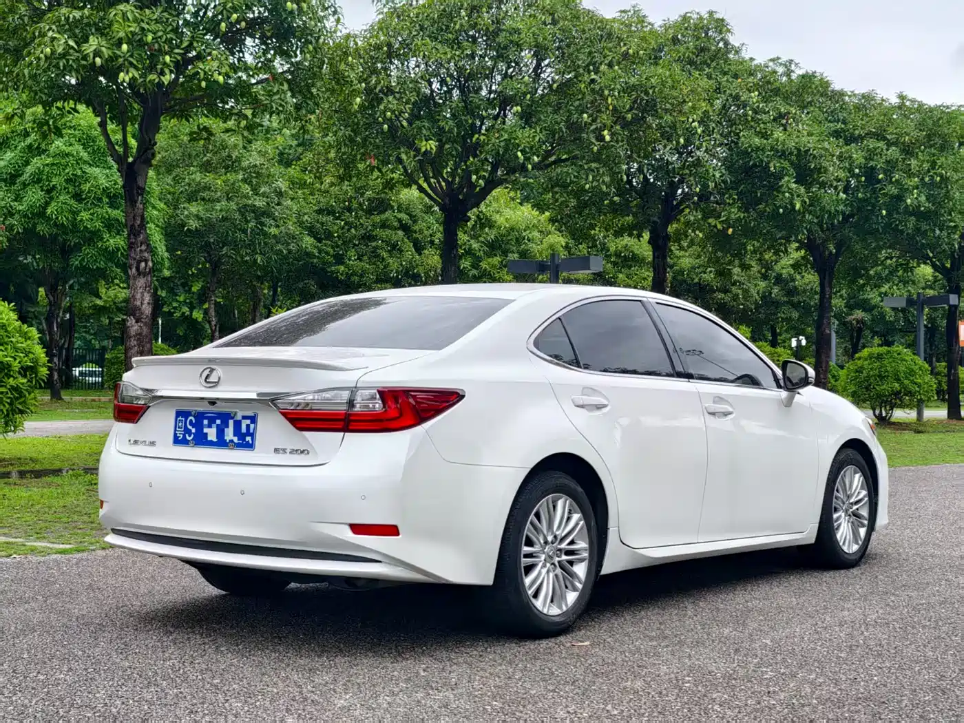 Lexus ES 2015 200 Elite Edition фото 9