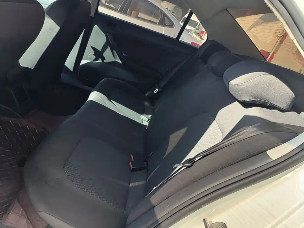 Photo 17 - Volkswagen Jetta