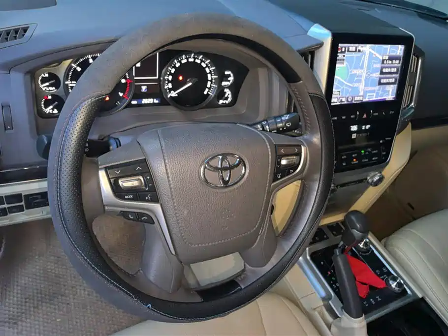 Toyota Land Cruiser 2016 4.6L Automatic VX-R фото 15
