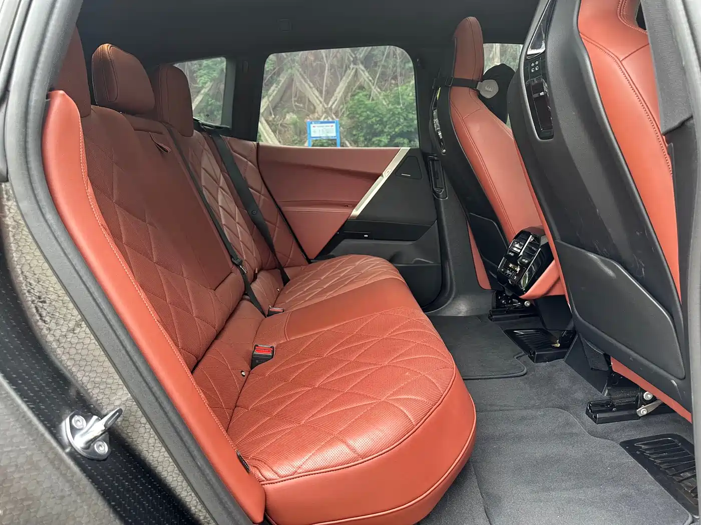 BMW iX 2023 xDrive50 фото 8