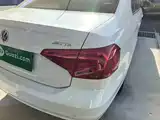 Photo 8 - Volkswagen Jetta