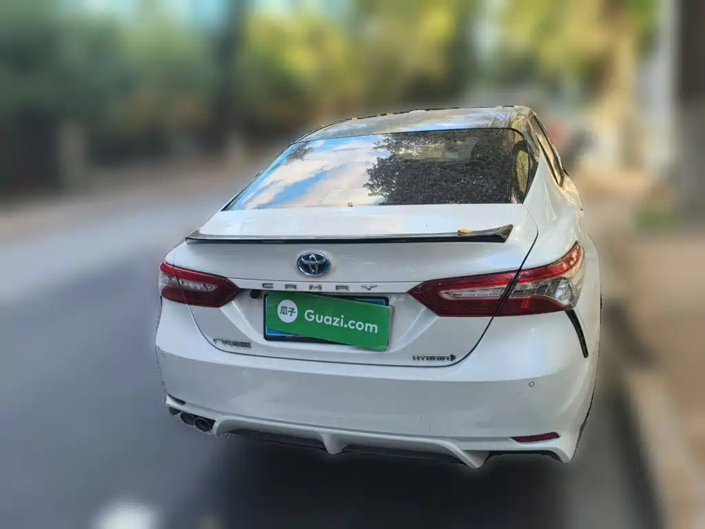 Фото 3 - Toyota Camry