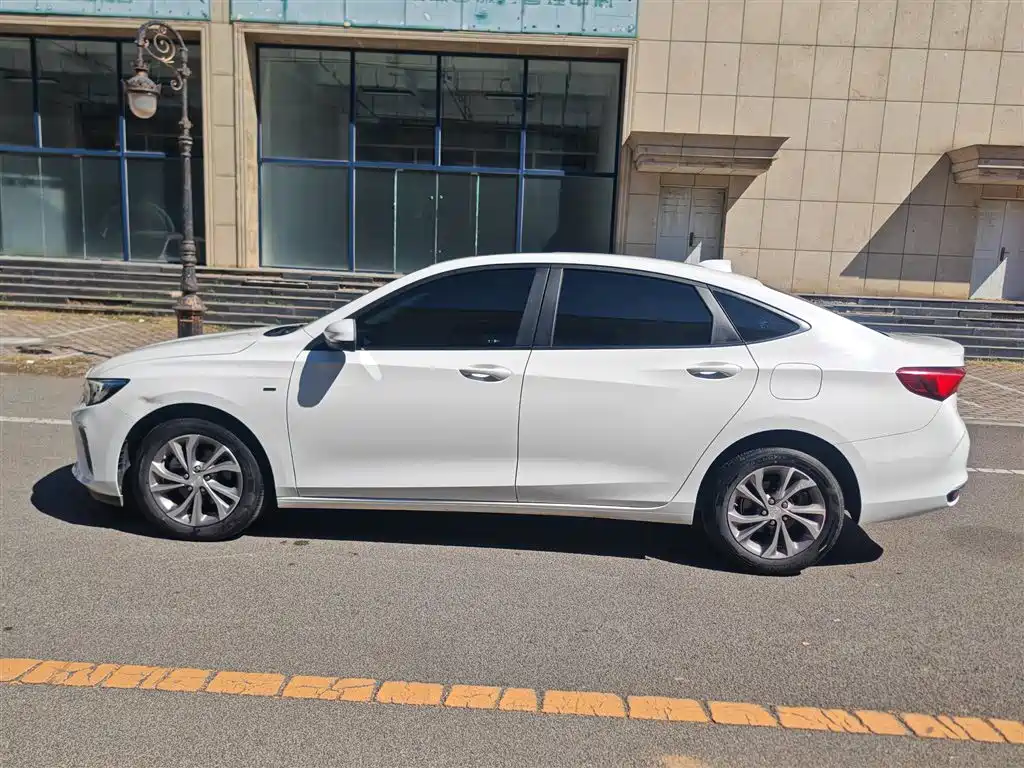 Photo 7 - Buick Verano