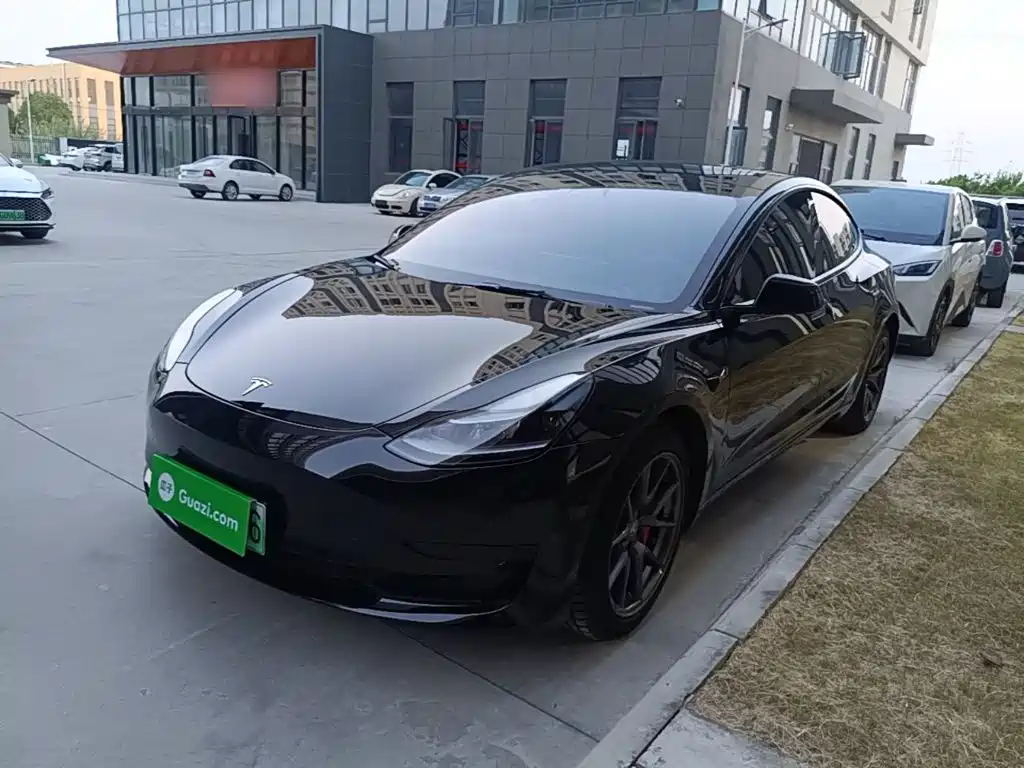 Фото 1 - Tesla Model 3