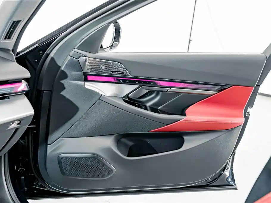 Photo 15 - BMW i5