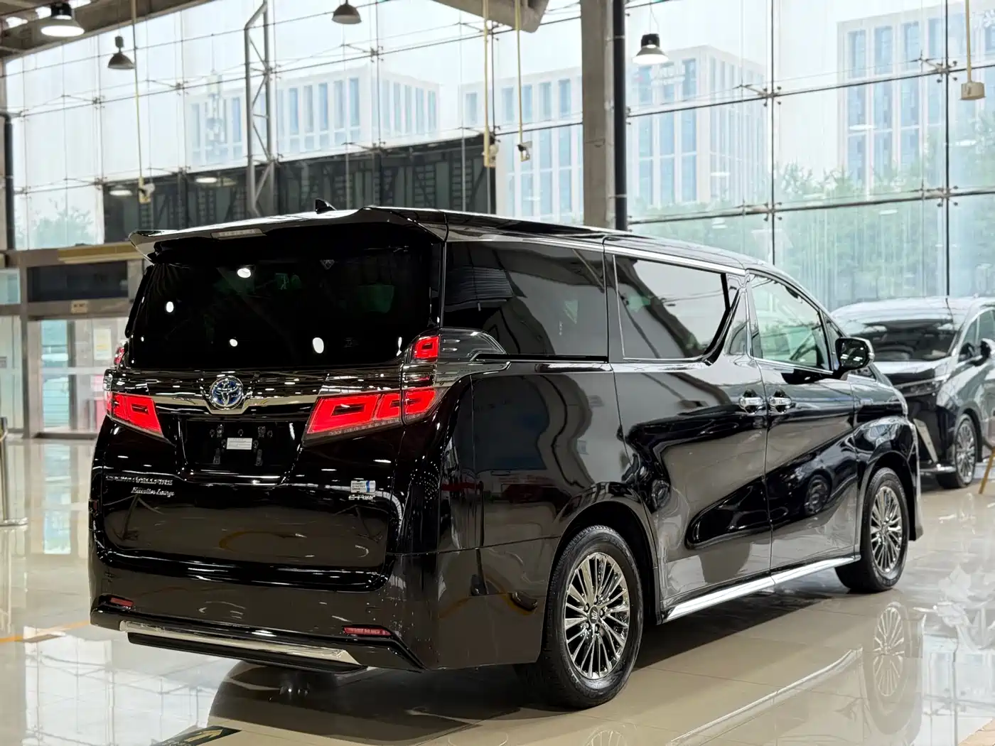 Toyota Vellfire 2022 2021 Crown Hybrid 2.5L HV Supreme Edition