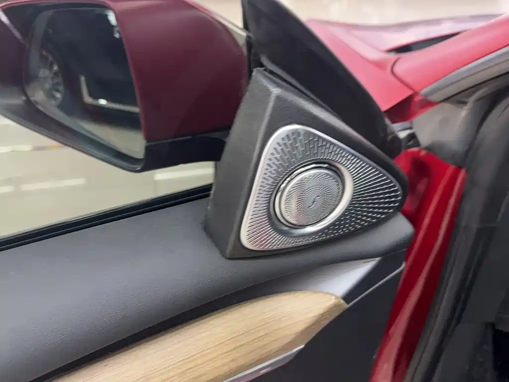 Фото 4 - Tesla Model 3