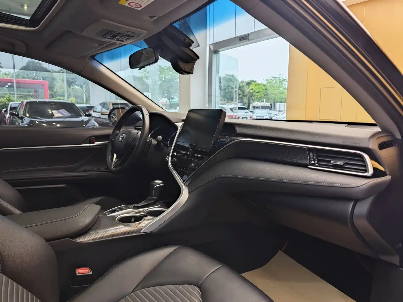 Toyota Camry 2022 2.0S Knight Edition фото 32