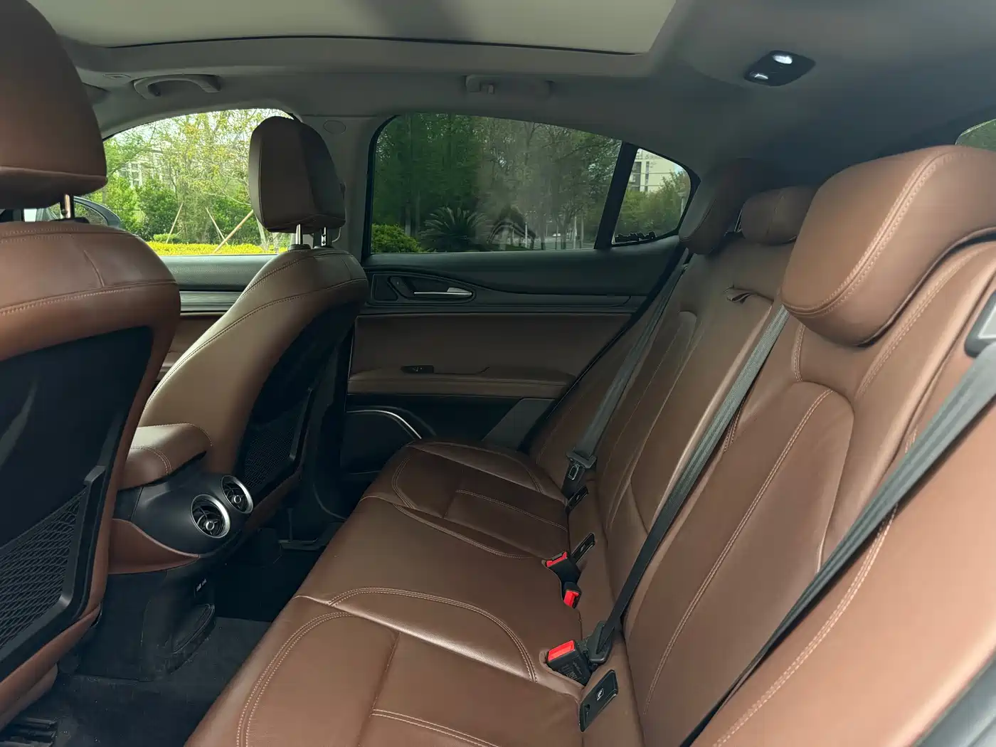 Alfa Romeo Stelvio 2019 2017 2.0T 200HP Luxury Edition