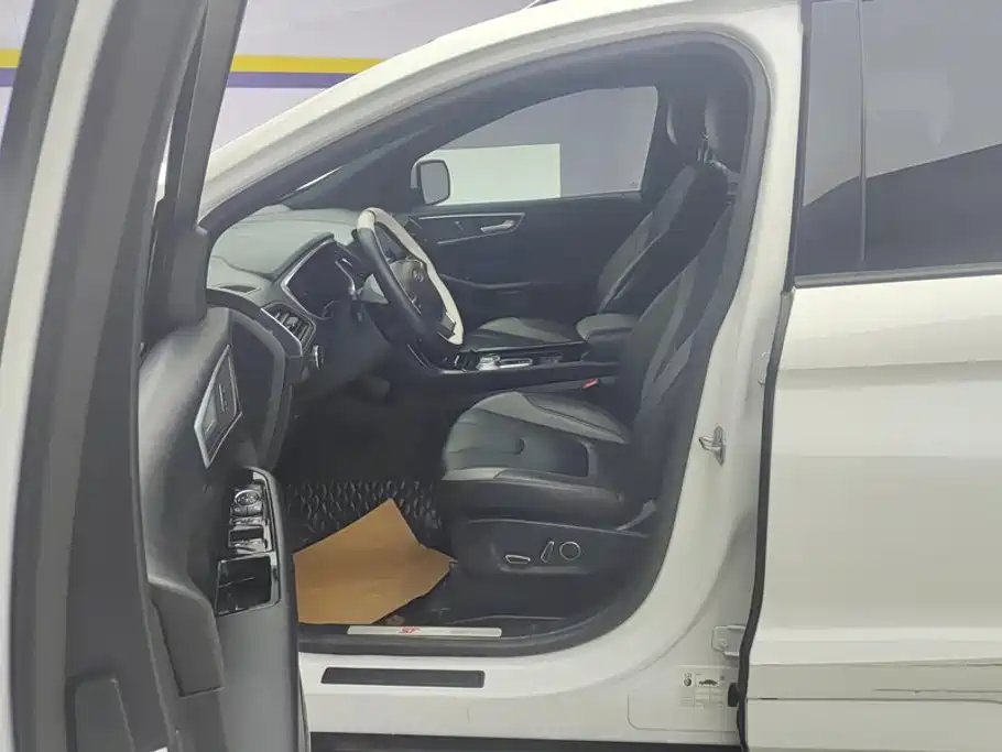 Фото 9 - Ford Edge