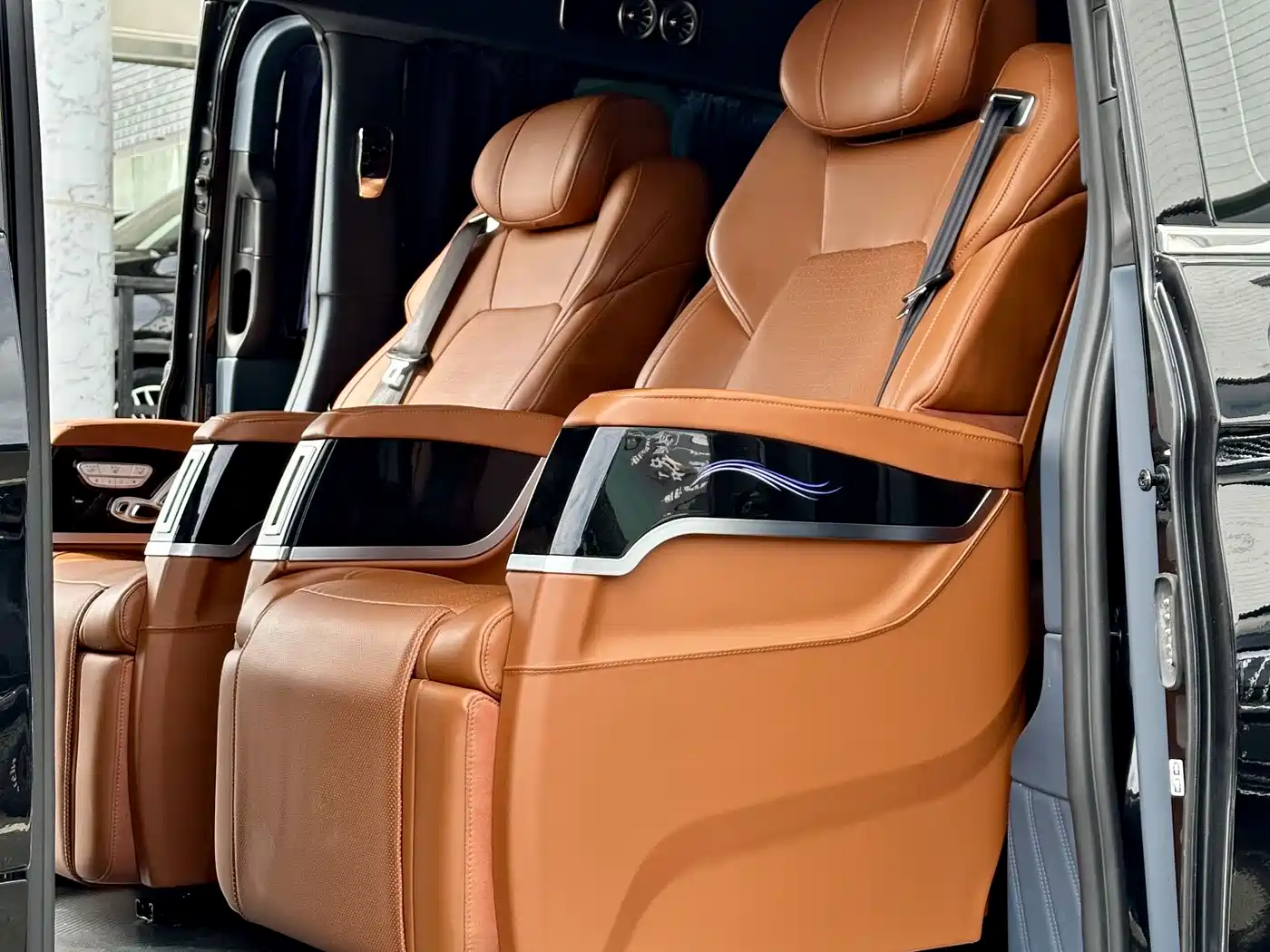 Mercedes-Benz Vito 2023 2.0T Business 7-Seater фото 10