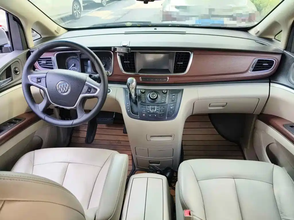 Фото 12 - Buick GL8