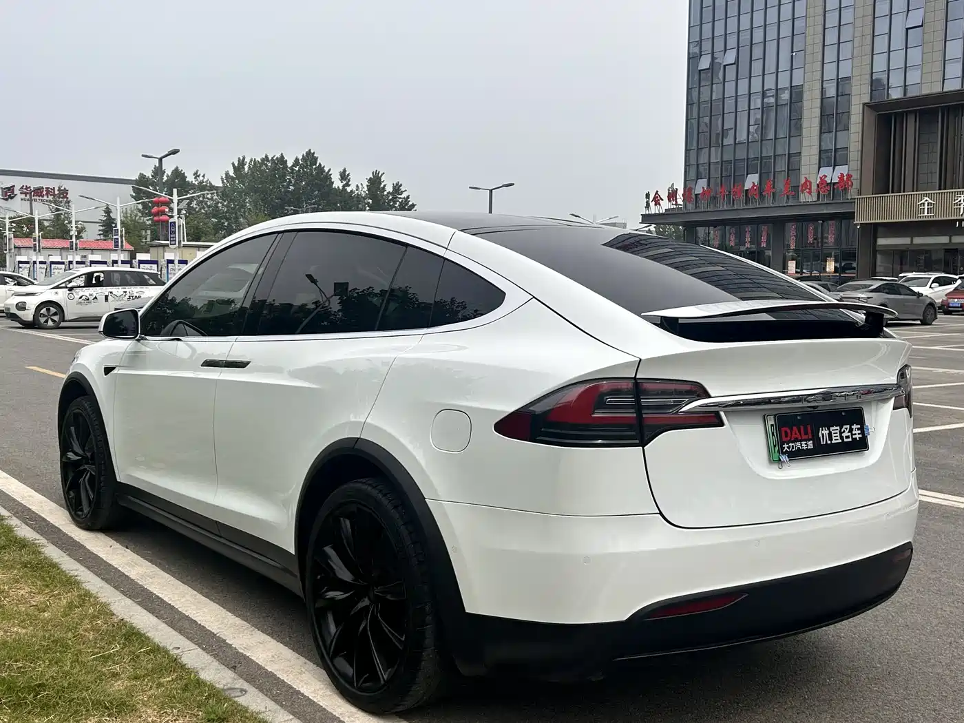 TESLA MODEL X