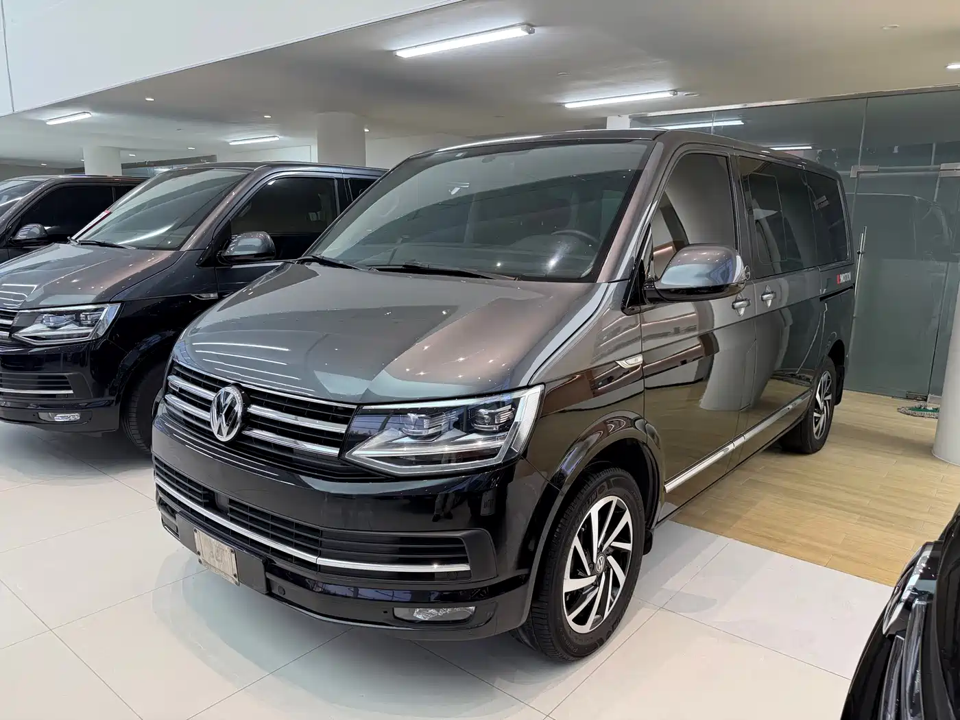Volkswagen Multivan 2018 2.0TSI 4WD Explorer Edition 7-Seater фото 2