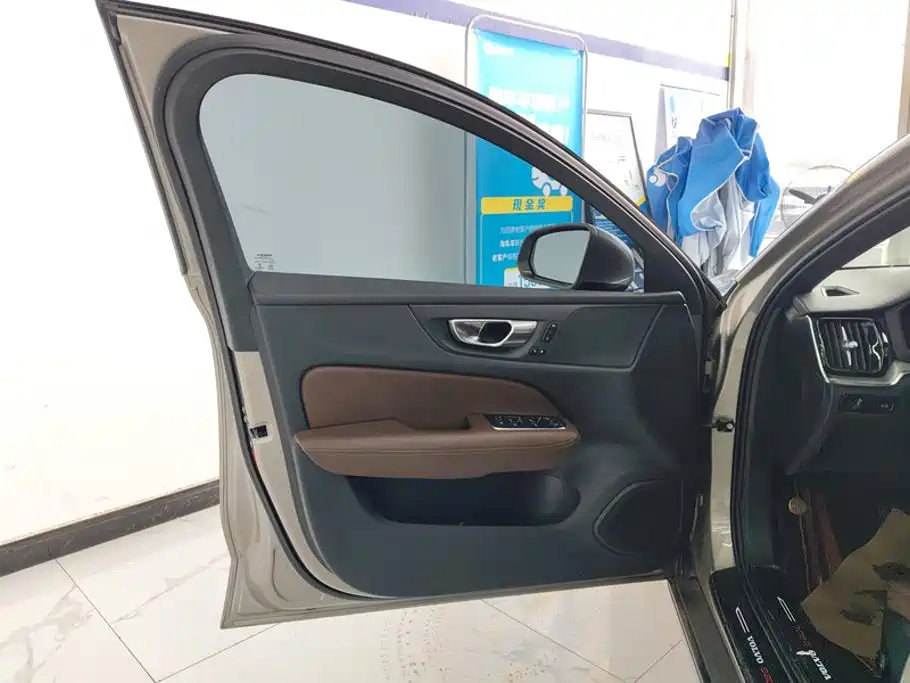 Фото 7 - Volvo S60