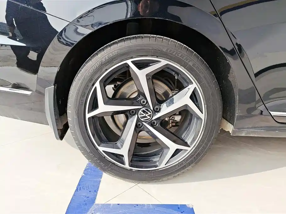 Volkswagen Passat 2023 Facelift 330TSI Starlight Luxury Edition фото 6