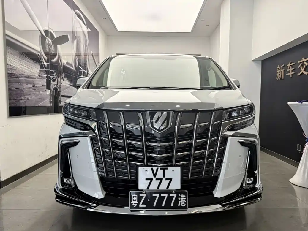 Toyota Alphard 2018 3.5L Luxury фото 2