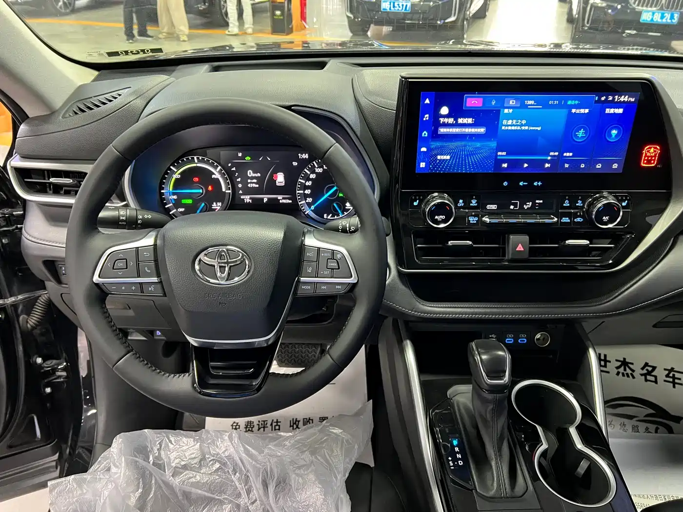Toyota Highlander 2022 Model Dual Engine 2.5L 4WD Premium Edition 7-Seater фото 7