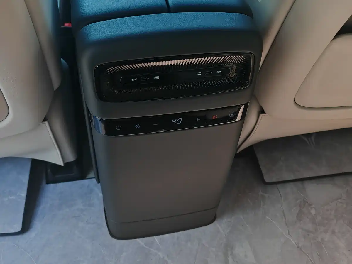 Voyah Auto Voyah Dreamer 2025 PHEV 4WD Kunpeng Premium Edition фото 9