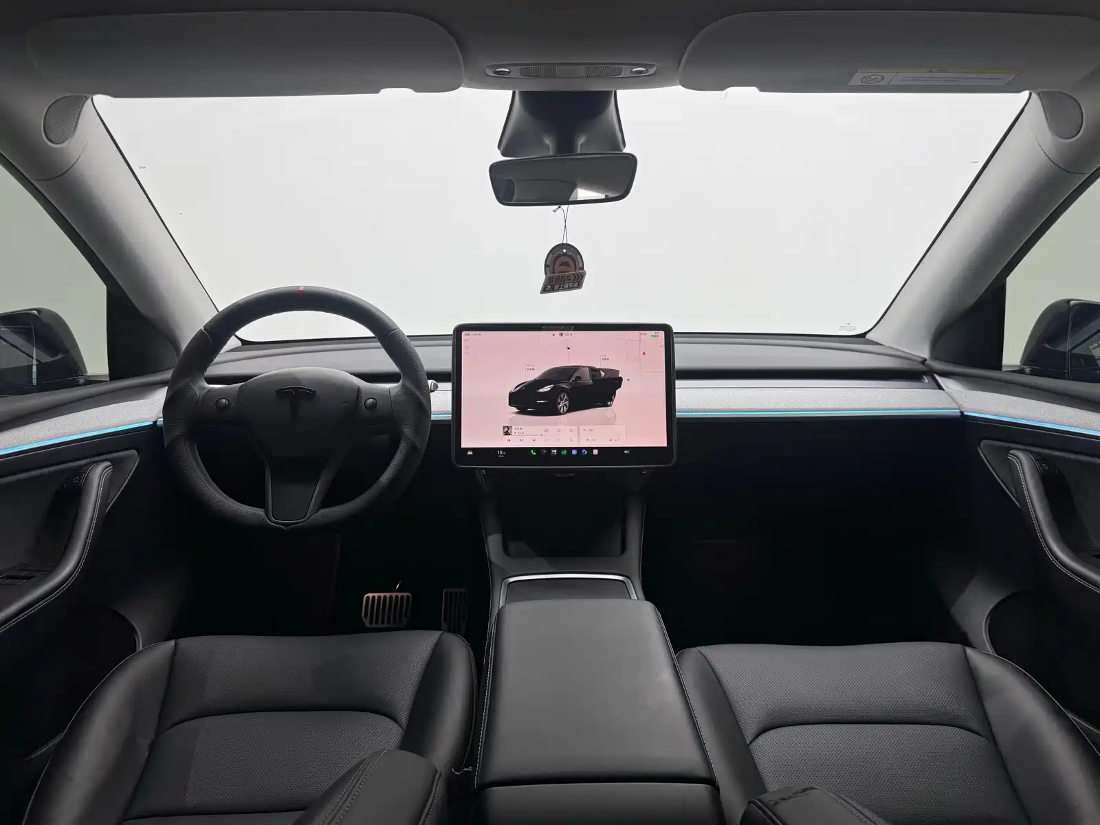 Фото 14 - Tesla Model Y
