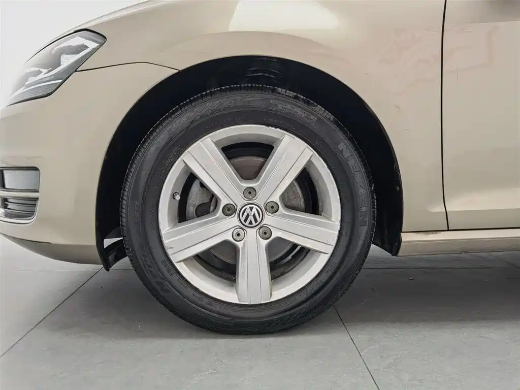 Volkswagen Golf 2015 1.6L Automatic Comfort фото 17